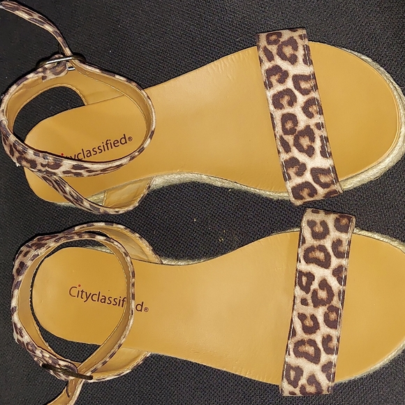 Sandals - Picture 1 of 2